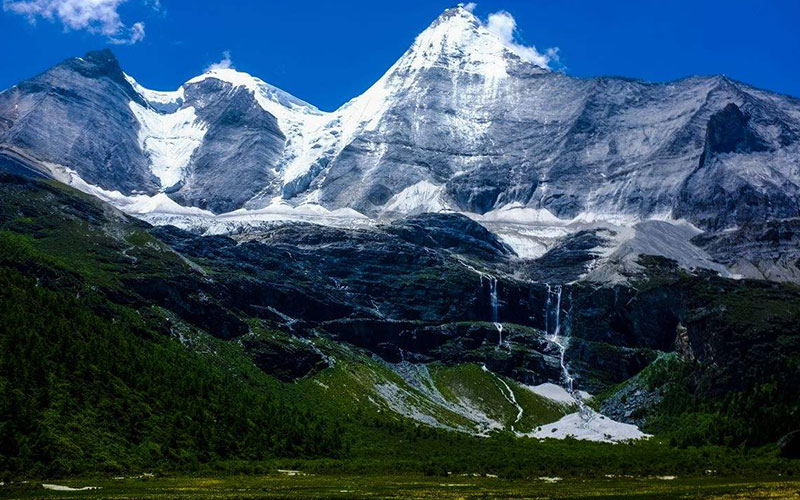红军长征翻越的雪山——夹金山
